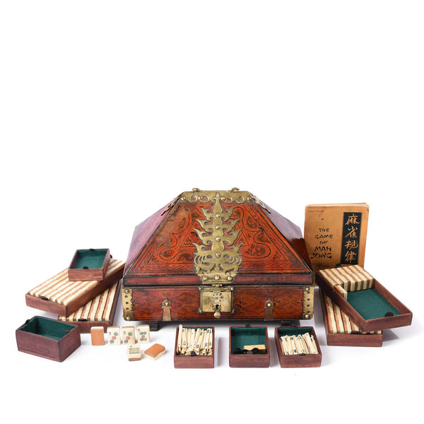 ANTIQUE MAHJONG SET IN CARVED WOODEN BETEL NUT BOX